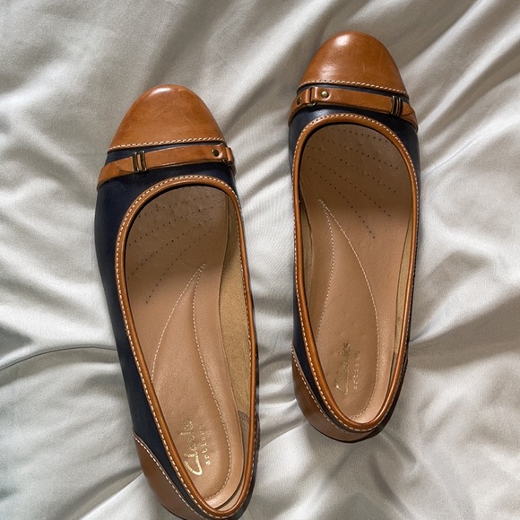 Women’s Clark’s Artisan Navy and Brown Flats - Picture 2 of 6